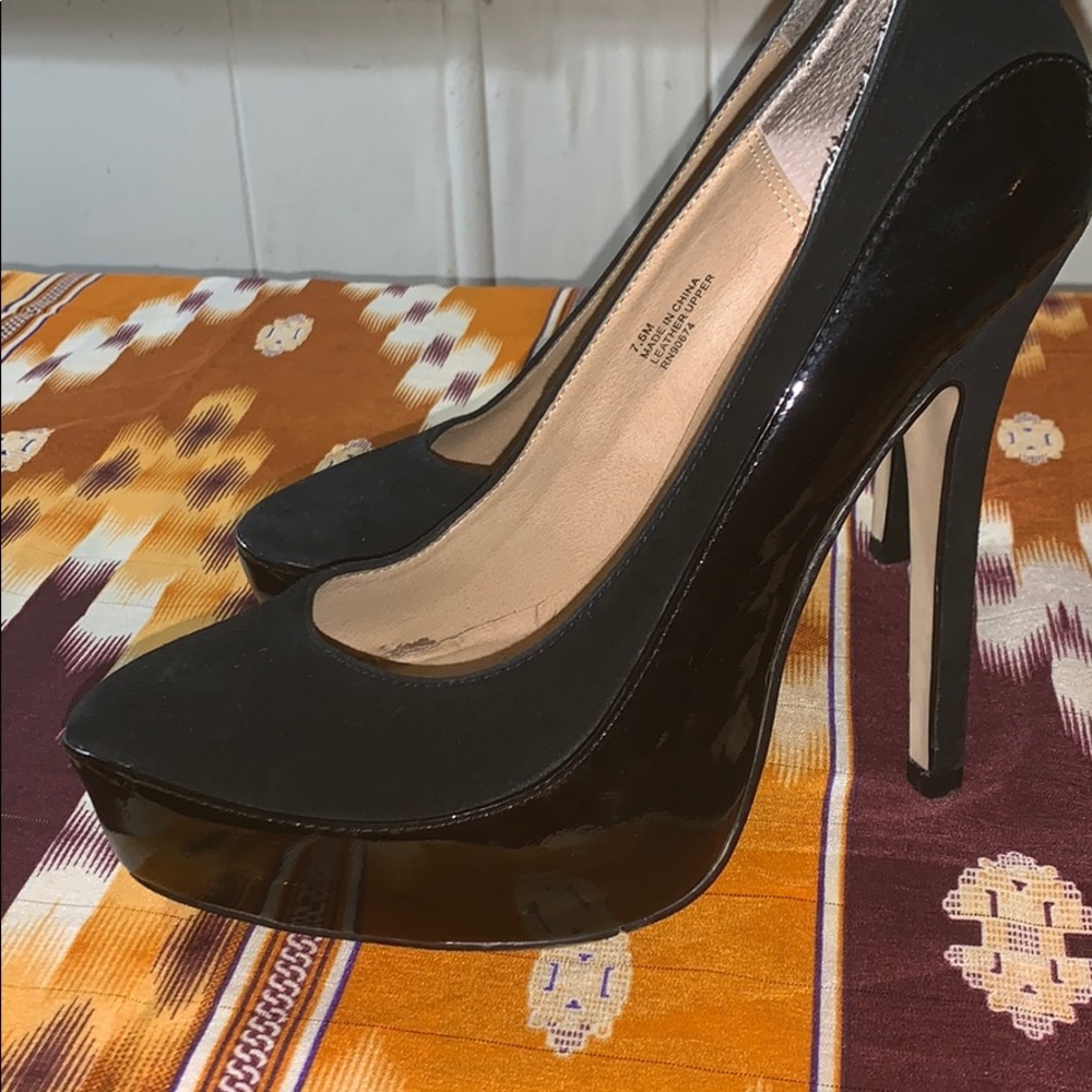 Boston Proper Size 7.5 Black Leather & Suede Pumps